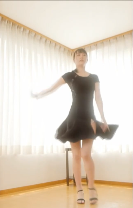 一名女大学生被她讨厌的学长拥抱